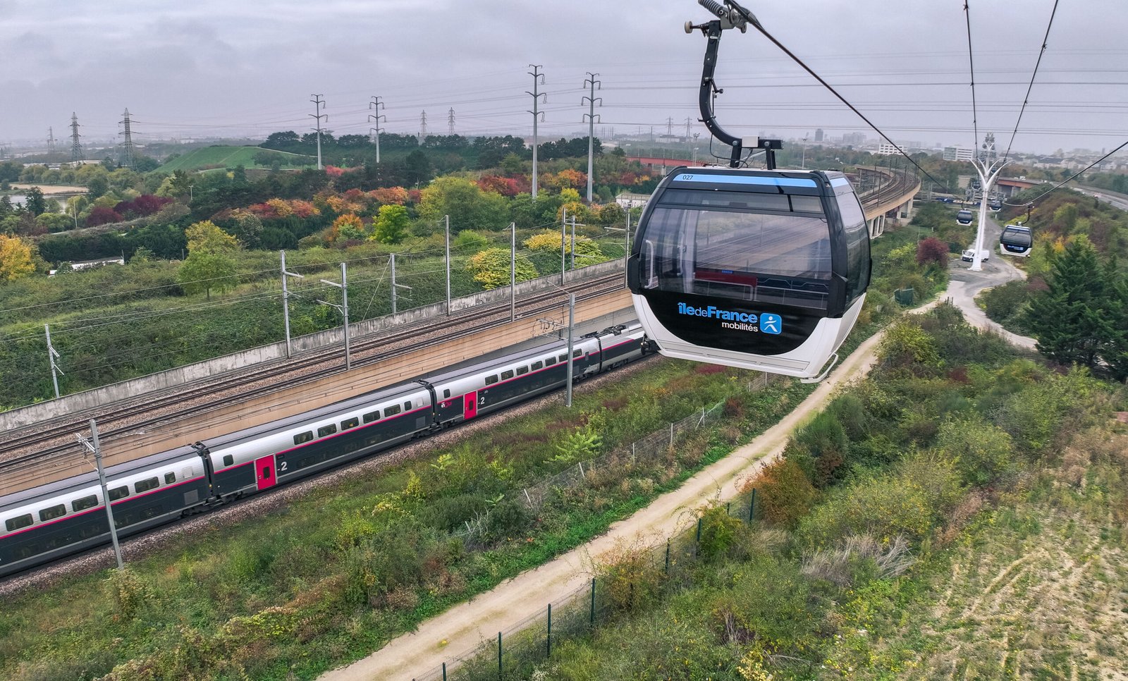 Cabines du Câble C1 en vol, en octobre